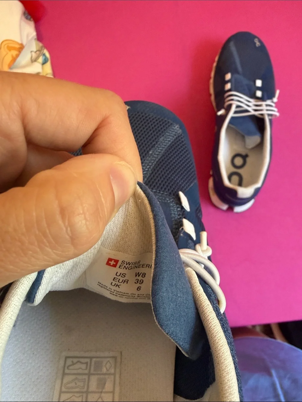 On Running Cloud Navy Athletic Sneakers size 8 women’s